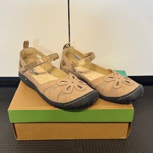 JBU by Jambu & Co Magnolia Taupe Shoes size 9 Brand New!